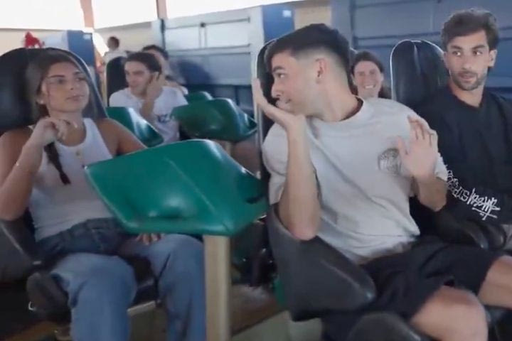 Μπαρτσελόνα: Η επική αντίδραση της συντρόφου του Πέδρι όταν τον είδε να κάθεται δίπλα στον Φεράν Τόρες σε rollercoaster έγινε viral